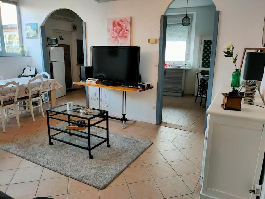 Meuble 3 Etoiles Dans Un Petit Village Du Gers Villecomtal-Sur-Arros Esterno foto