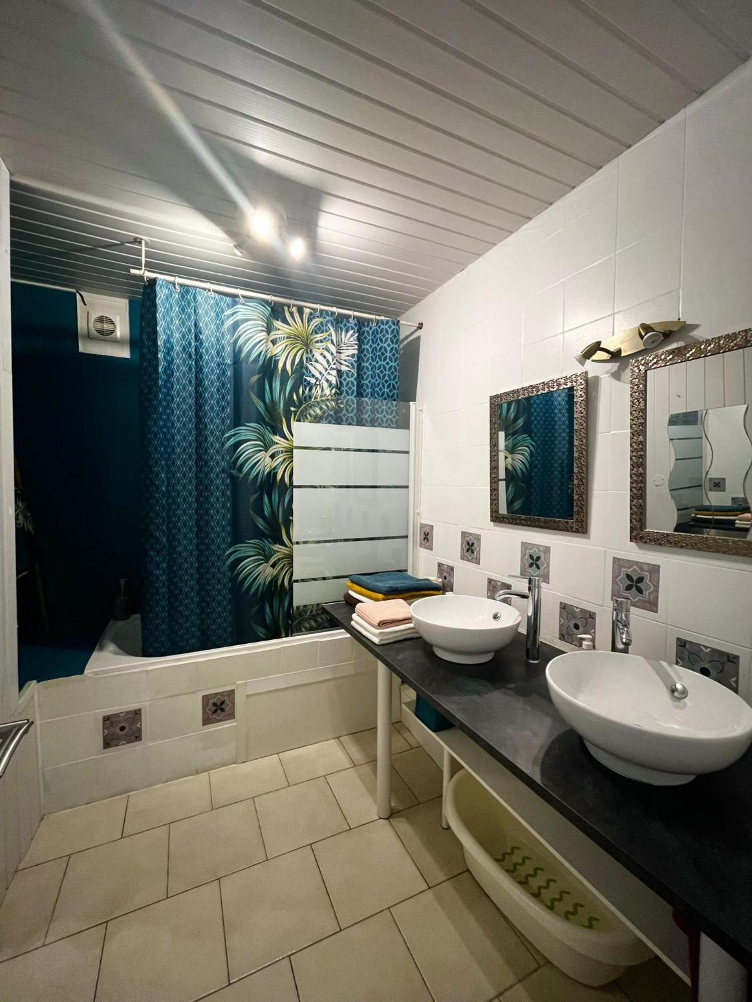 Meuble 3 Etoiles Dans Un Petit Village Du Gers Villecomtal-Sur-Arros Esterno foto