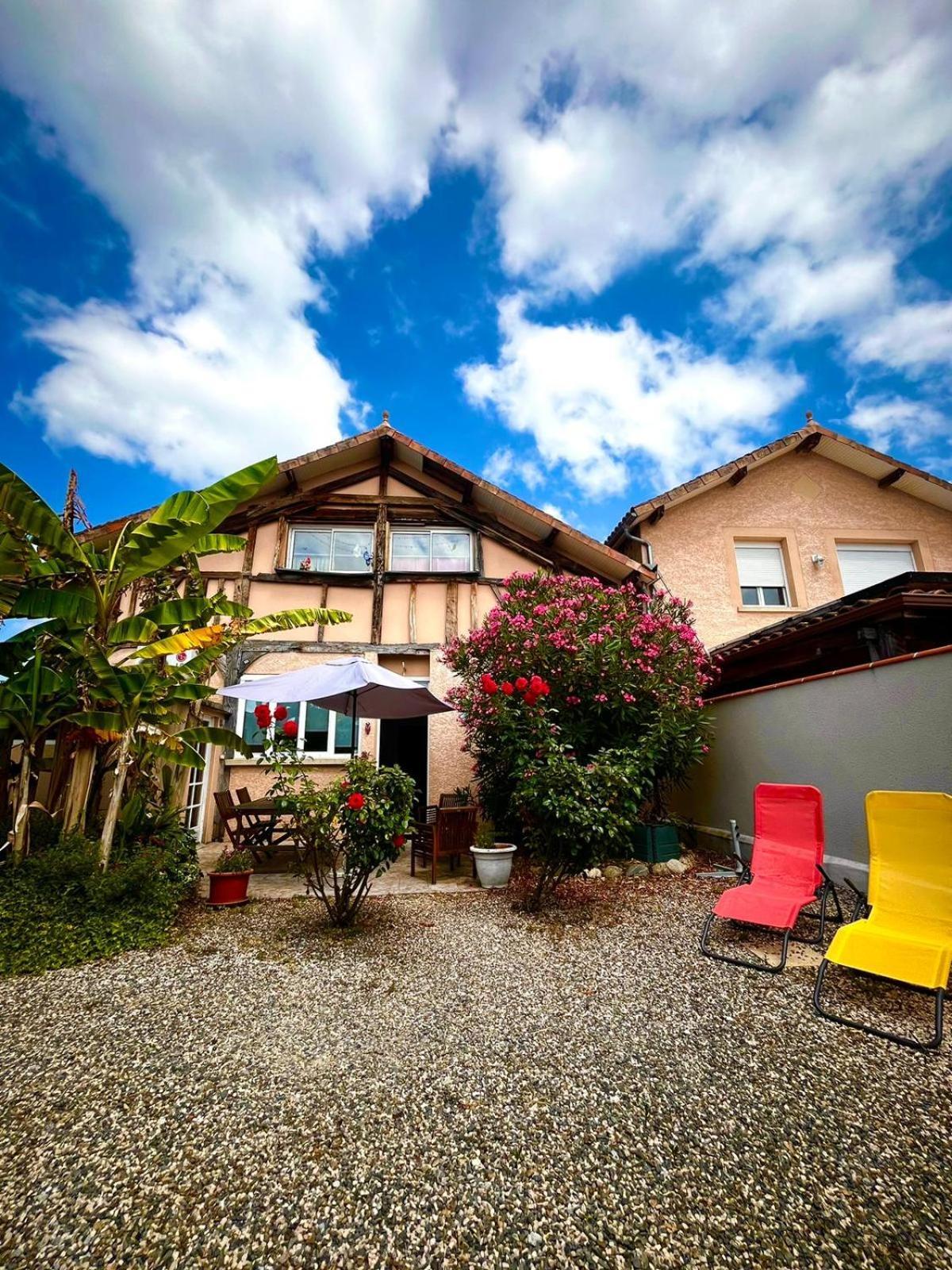 Meuble 3 Etoiles Dans Un Petit Village Du Gers Villecomtal-Sur-Arros Esterno foto